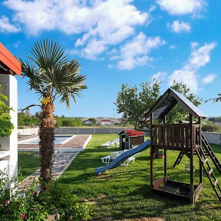 House Rose With Garden And Pool Villa Ljubac  Ngoại thất bức ảnh