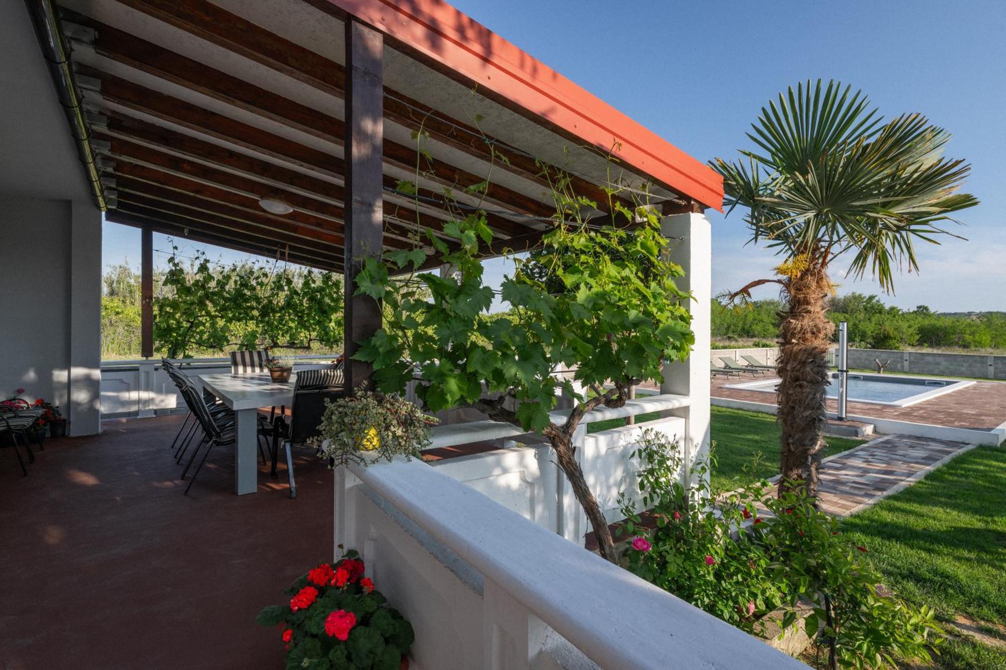 House Rose With Garden And Pool Villa Ljubac  Ngoại thất bức ảnh